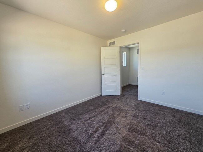 Building Photo - Beautiful 3 Bed 3 Bath Home In Banning Lewis Ranch!!!