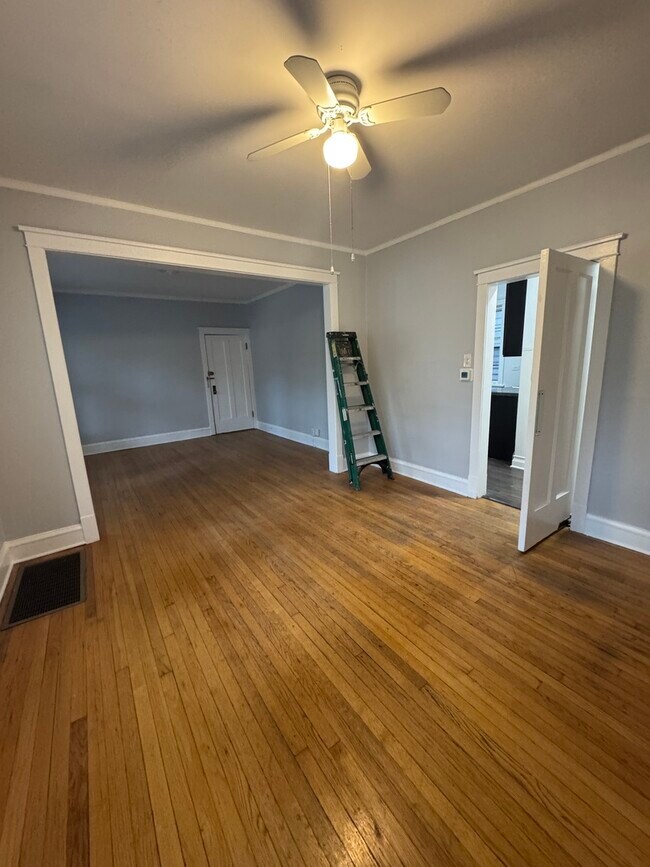 Building Photo - 3008 W Cullom Ave