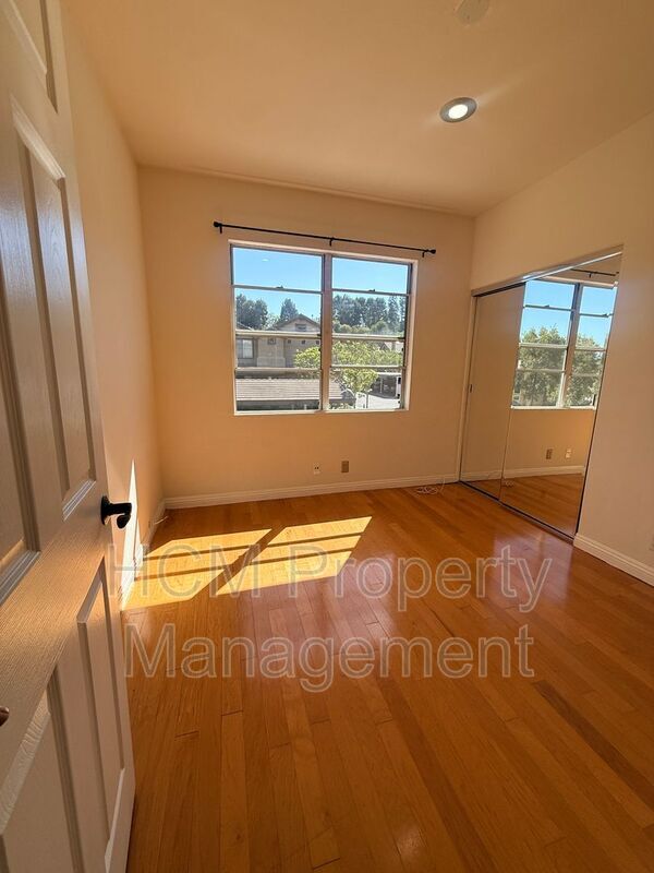 Building Photo - 1237 S Country Glen Way