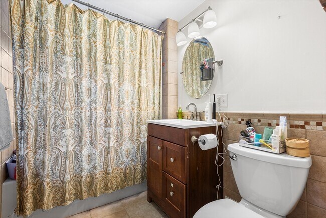 Building Photo - 142 Franklin St