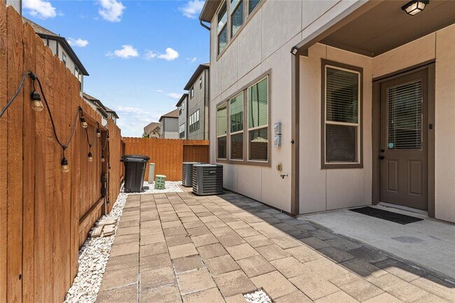 Building Photo - 1507 Peyton Oaks Pl