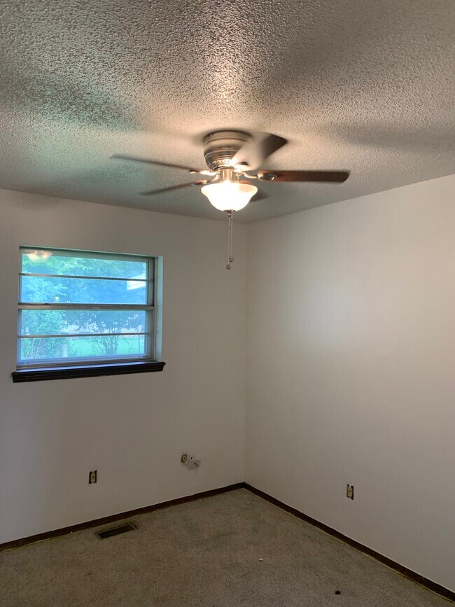 Building Photo - 316 Cedar Crest Drive