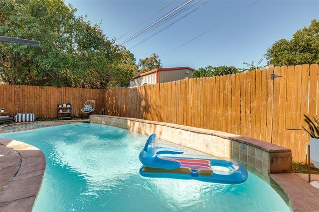 Building Photo - 2435 W 10th St