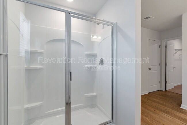 Building Photo - 101 Tumbling Waters Trl