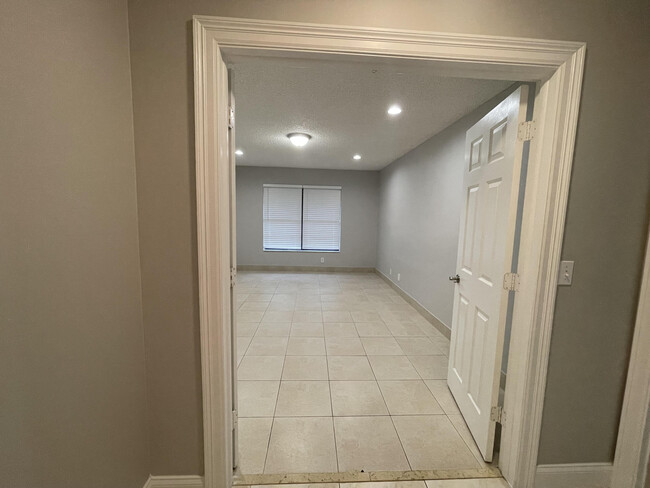 Building Photo - 9173 Tivoli Pl