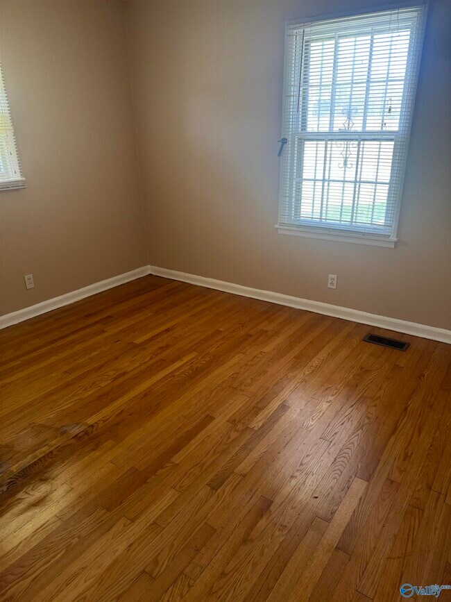 Building Photo - 3301 Greenhill Dr NW