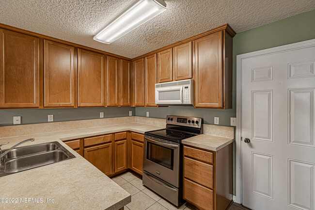 Building Photo - 1500 Calming Water Dr