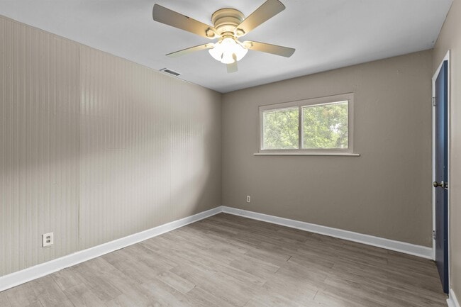 Building Photo - 1395 Bluebird Dr