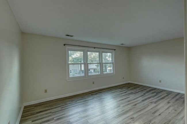 Building Photo - 3789 White Pine Dr