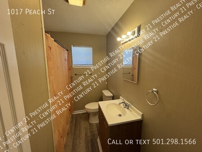 Building Photo - 1017 Peach St