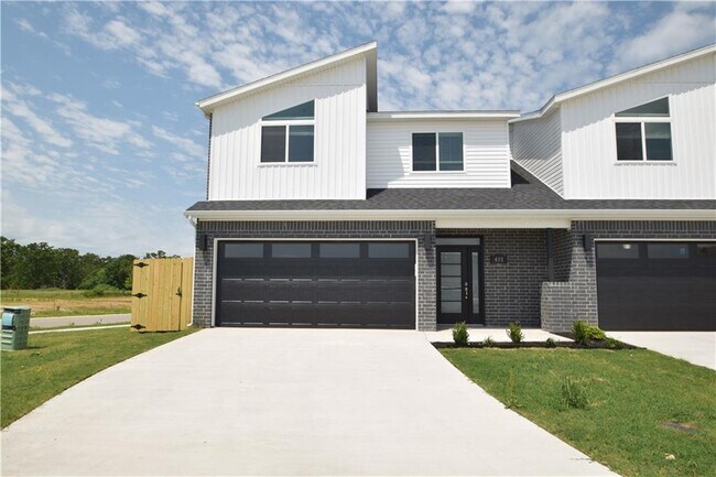 Primary Photo - 401 Amethyst Rd
