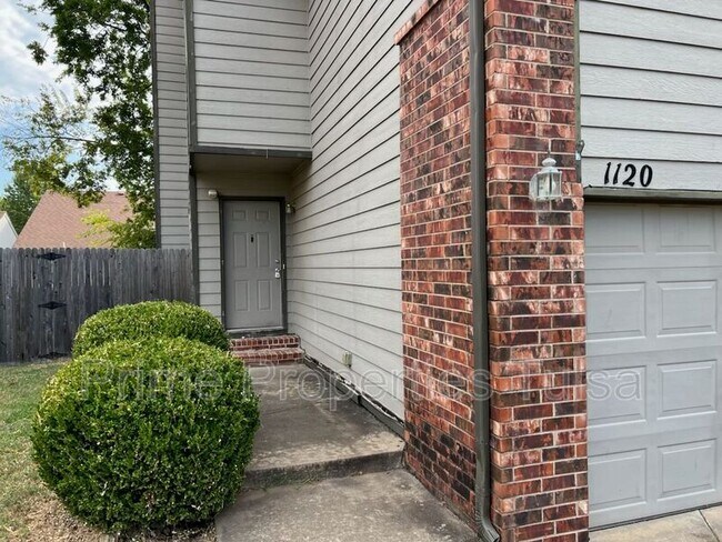 Building Photo - 1120 W Florence Ct