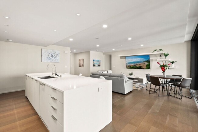 Building Photo - Park Lane Getaway by Gather: 2BR Oceanview...