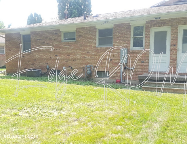 Building Photo - Now leasing for May 2026! 4 Bedroom 2 Bath...