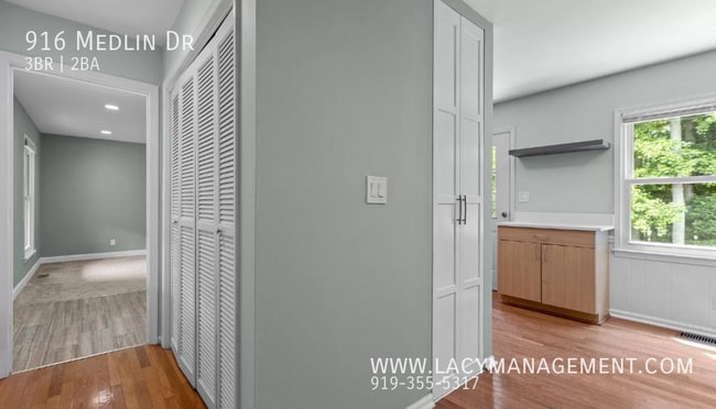 Building Photo - 916 Medlin Dr