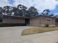 Building Photo - 3 Bedrooms/2 Bathrooms Single Story Home i...