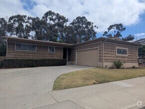 Building Photo - 3 Bedrooms/2 Bathrooms Single Story Home i...