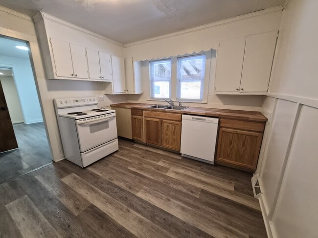 Building Photo - 2607 Lincoln St