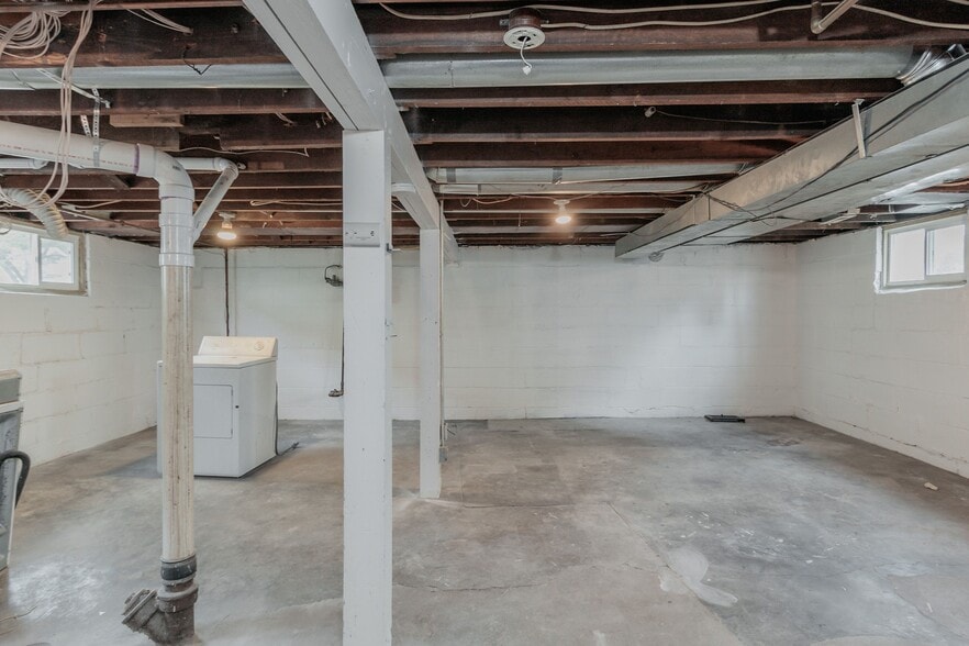 Building Photo - 1630 S 27th St