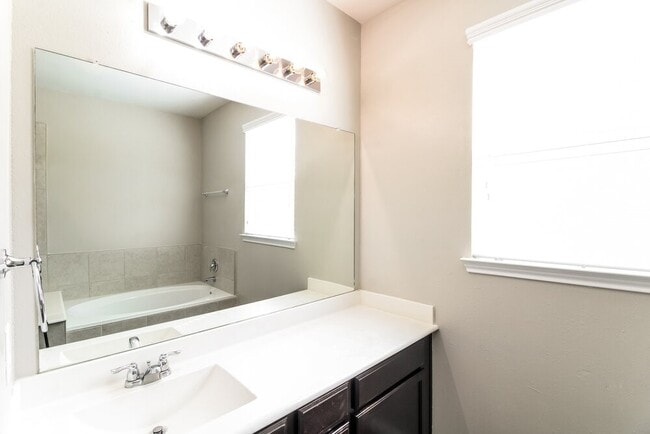 Building Photo - 10323 Leafy Autumn Path