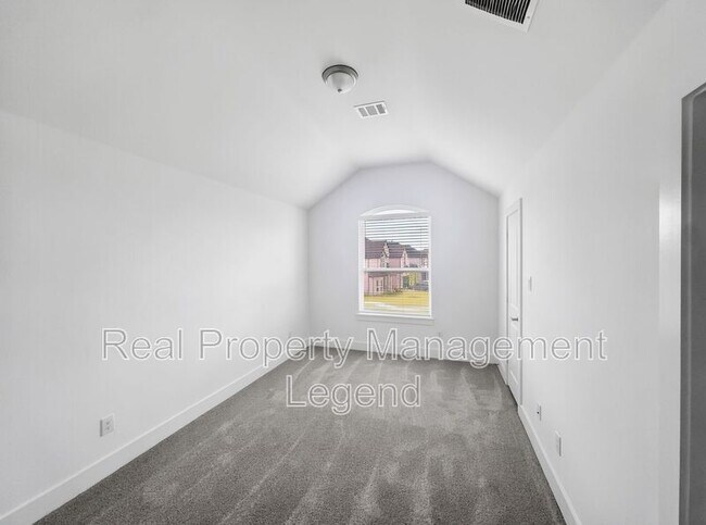 Building Photo - 1019 Modesto Dr