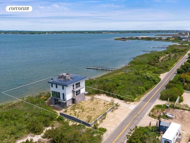 Primary Photo - 1122 Flying Point Rd