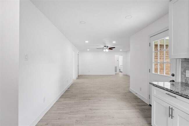 Building Photo - 1814 Hanbury Ct