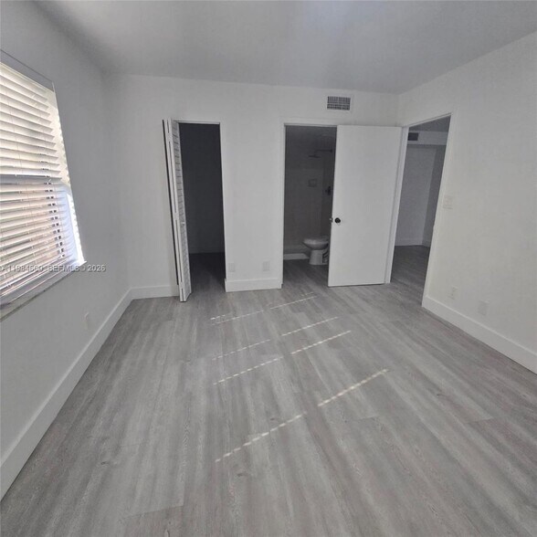 Building Photo - 10020 Winding Lake Rd