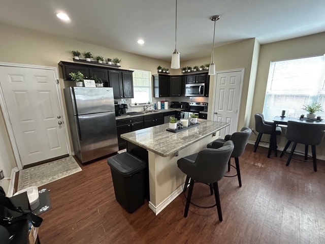 Building Photo - 735 Meadow Ln