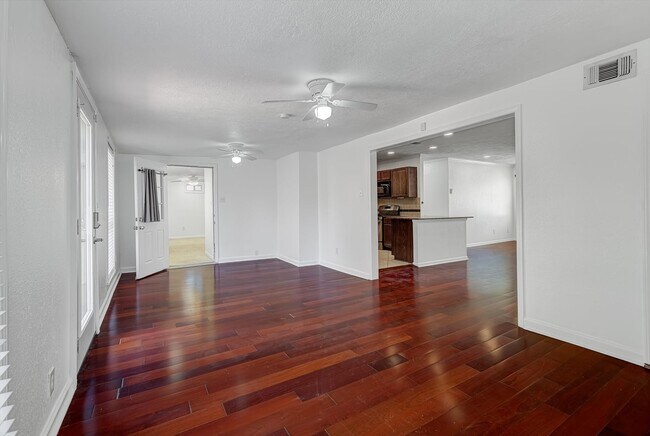 Building Photo - 116 Tarpon Ave