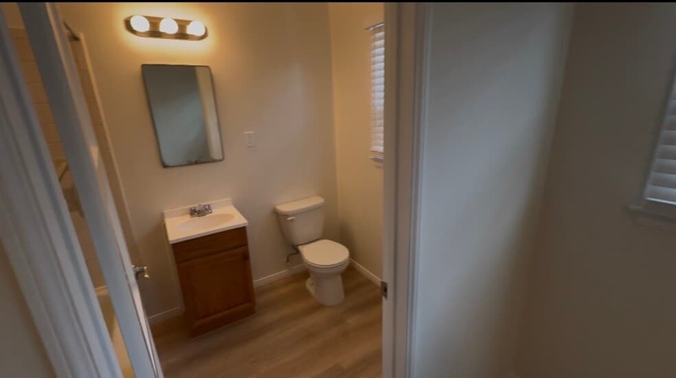 Building Photo - 1312 N Kenwood St