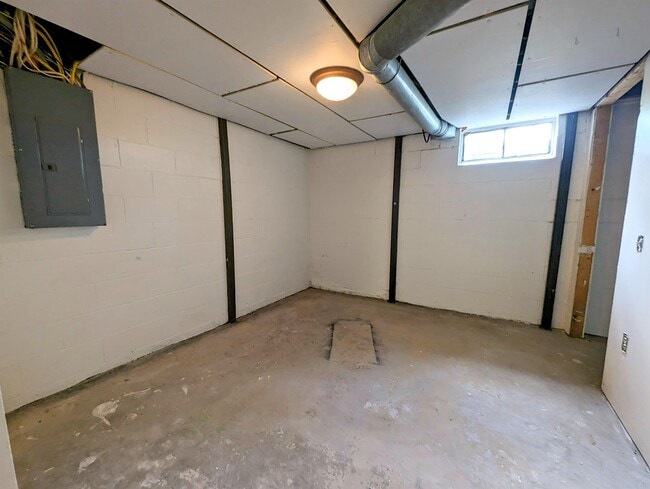 Building Photo - 604 8th Ave