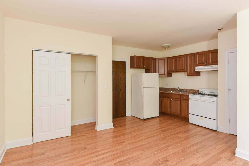 Building Photo - 2600 N Kimball Ave