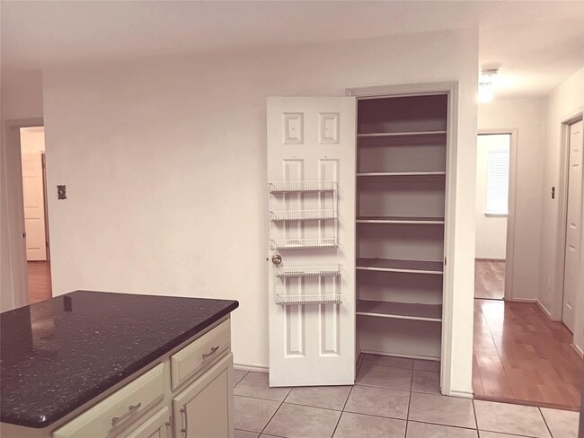 Building Photo - 14645 Montoro Dr