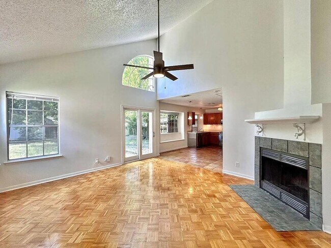 Building Photo - 806 Minturn Ln