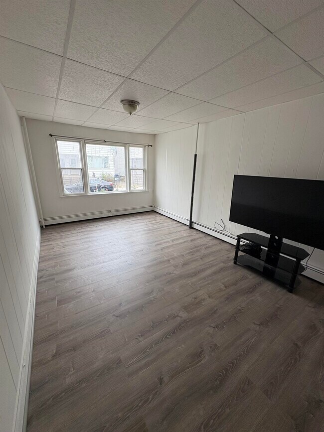 Building Photo - 21 VREELAND Ter