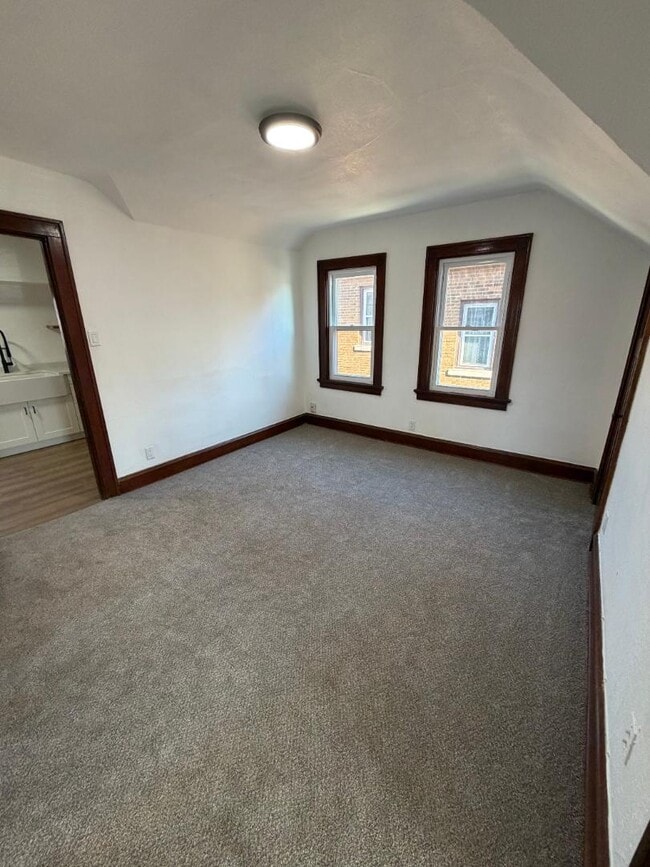 Building Photo - 3770 E Somers Ave