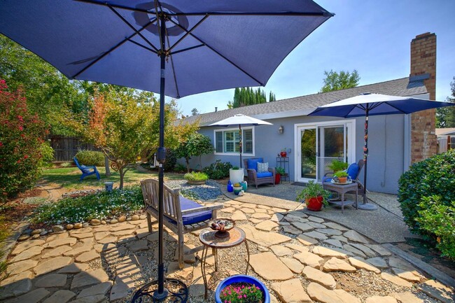 Building Photo - THREE BEDROOM TWO BATH HOME NEAR MANLOVE PARK SEE VIDEO