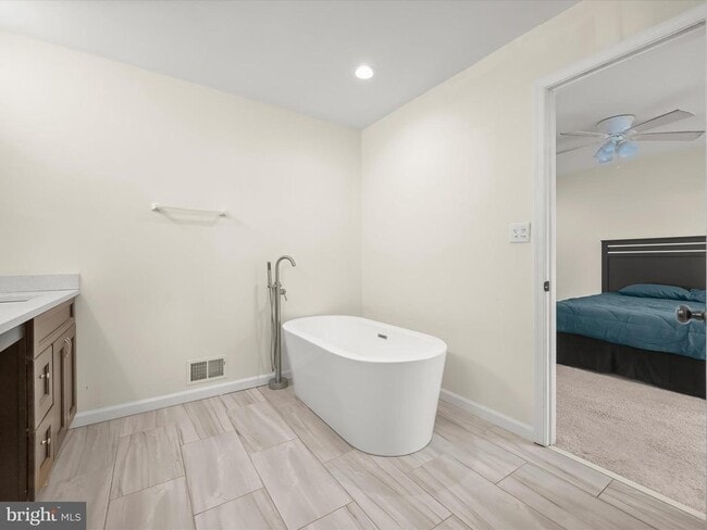 Building Photo - 8806 Admiral Dr