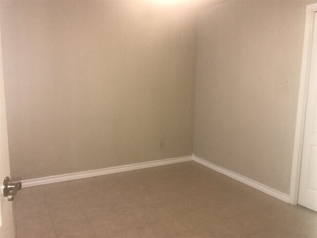 Building Photo - 411 Shiloh Dr