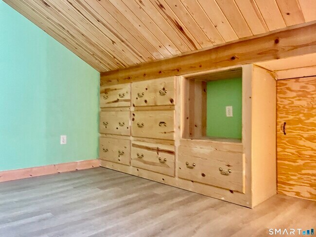 Building Photo - 705 Lake Ave