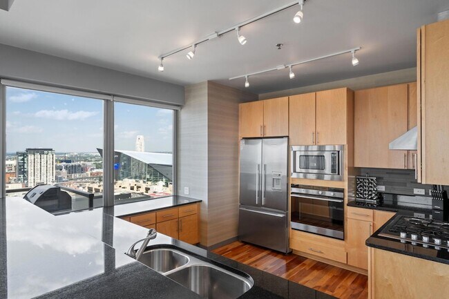 Building Photo - 929 Portland Ave