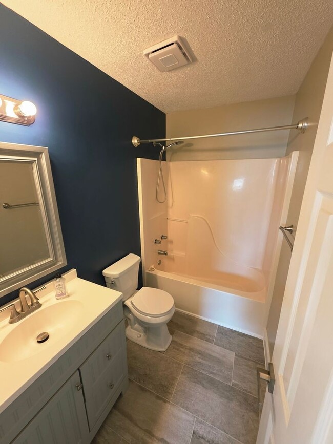 Building Photo - 4 Bedroom 2 BA Horse Creek Farms