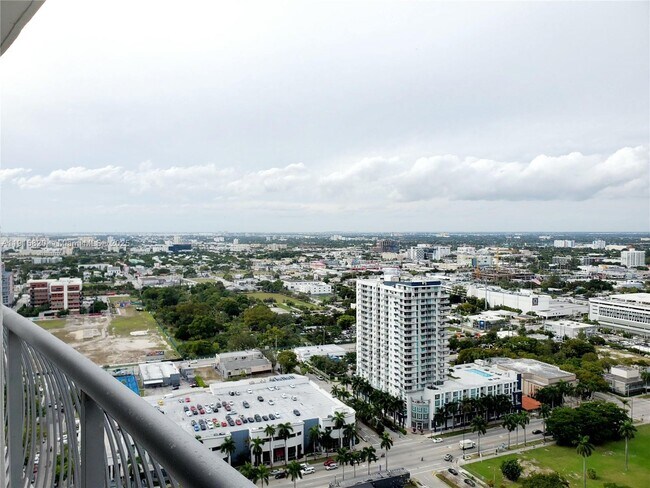 Building Photo - 1750 N Bayshore Dr