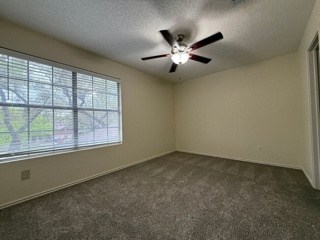 Building Photo - Schreiber Properties1 (2304 Granberry Dr)