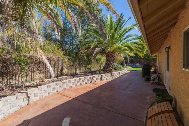 Building Photo - Beautiful South Redding Home