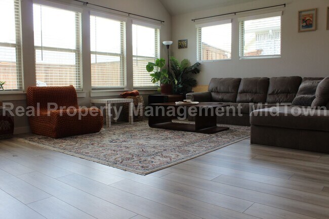 Building Photo - Modern 3-Bedroom Home in Prime Forney Loca...