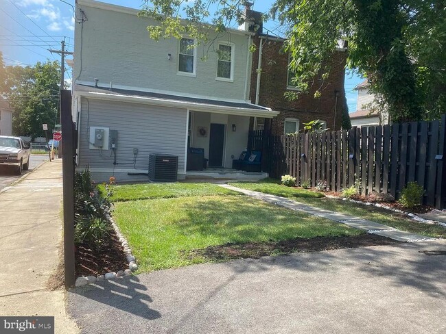 Building Photo - 2912 Grindon Ave