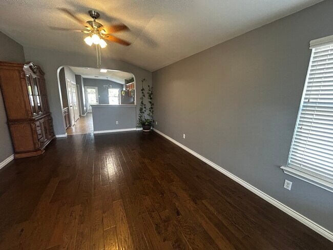 Building Photo - Charming 3 beds 2 baths in Pflugerville!