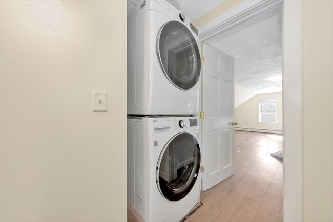 Building Photo - 31 Champney St